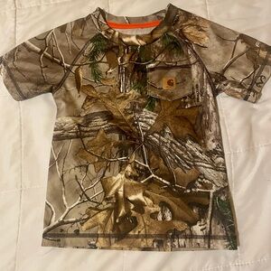 carhatt kids shirt 🪐
size 3T